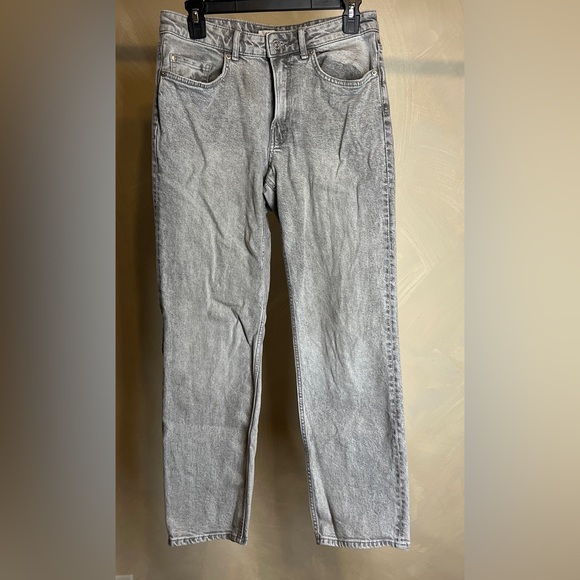 H&M women’s Classic Denim Gray 5-pocket Mid Rise Mom Jeans|Sz:US:6 EU:38 - Picture 2 of 15